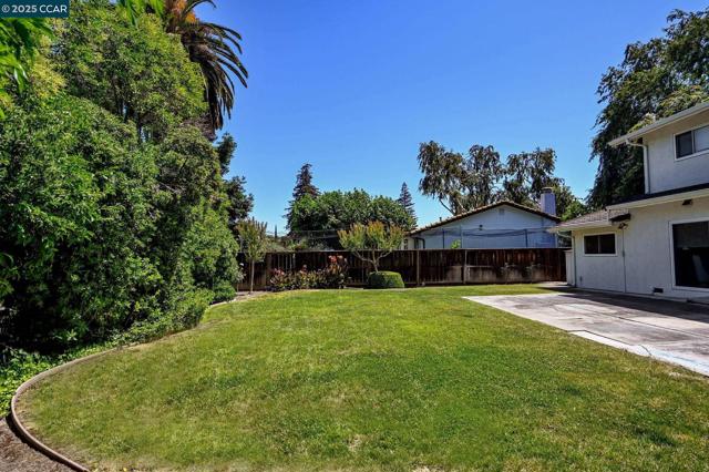 3701 Sattler Dr, Concord CA: https://media.crmls.org/mediaz/50e42628-3104-41bf-8ae2-99a6e5b81300.jpg