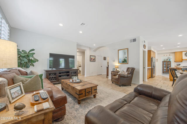 943 Paseo Barona, Camarillo CA: https://media.crmls.org/mediaz/50e44291-e8fb-4c9b-8f85-e2a74df9108b.jpg