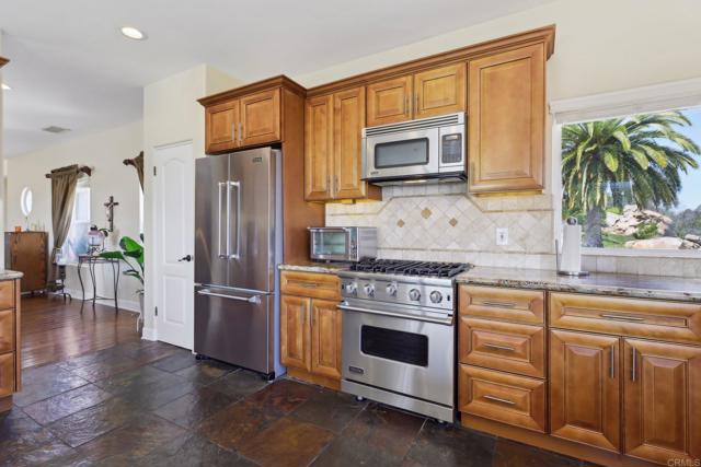 944 Rainbow Crest Road, Fallbrook CA: https://media.crmls.org/mediaz/50e455c5-ce2c-4f50-a2c6-b5c9181b2957.jpg