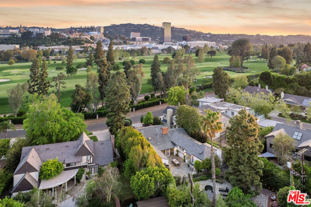 10155 Valley Spring Lane, Toluca Lake CA: https://media.crmls.org/mediaz/50e4bb9c-9ebf-43dd-baea-b767d5d7411c.jpg