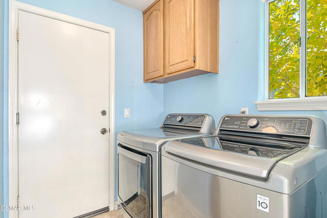 3041 Three Springs Drive, Westlake Village CA: https://media.crmls.org/mediaz/50e4cf88-1867-4b47-a724-544b8850055c.jpg