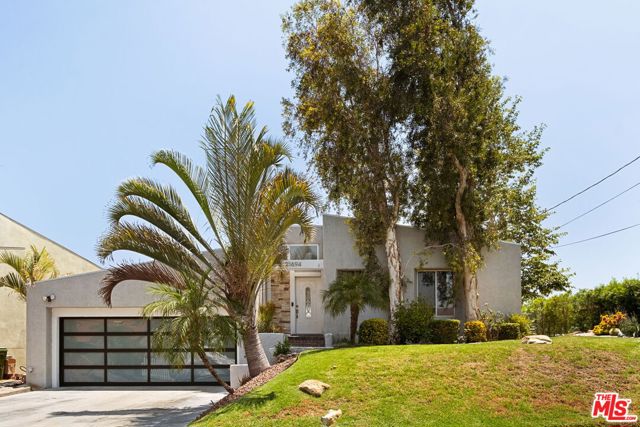21694 Yucatan Avenue, Woodland Hills CA: https://media.crmls.org/mediaz/50e4e875-8c77-4eff-a84d-86c93eae39b1.jpg