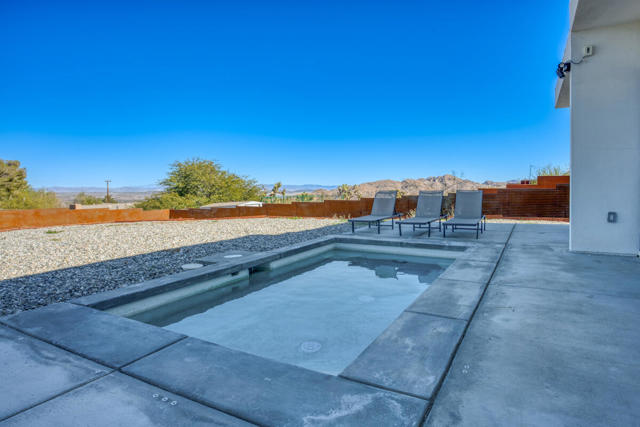61004 Prescott Trail, Joshua Tree CA: https://media.crmls.org/mediaz/50e58171-4e8c-4ddb-af47-3ae15b813edd.jpg