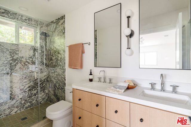 8381 Zitola Terrace, Playa del Rey CA: https://media.crmls.org/mediaz/50e6318c-2dce-4272-bfab-7002f1a8c620.jpg
