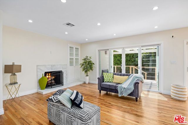 2376 Dewey Street, Santa Monica CA: https://media.crmls.org/mediaz/50e7151f-86b5-4306-b306-67aa83b98614.jpg