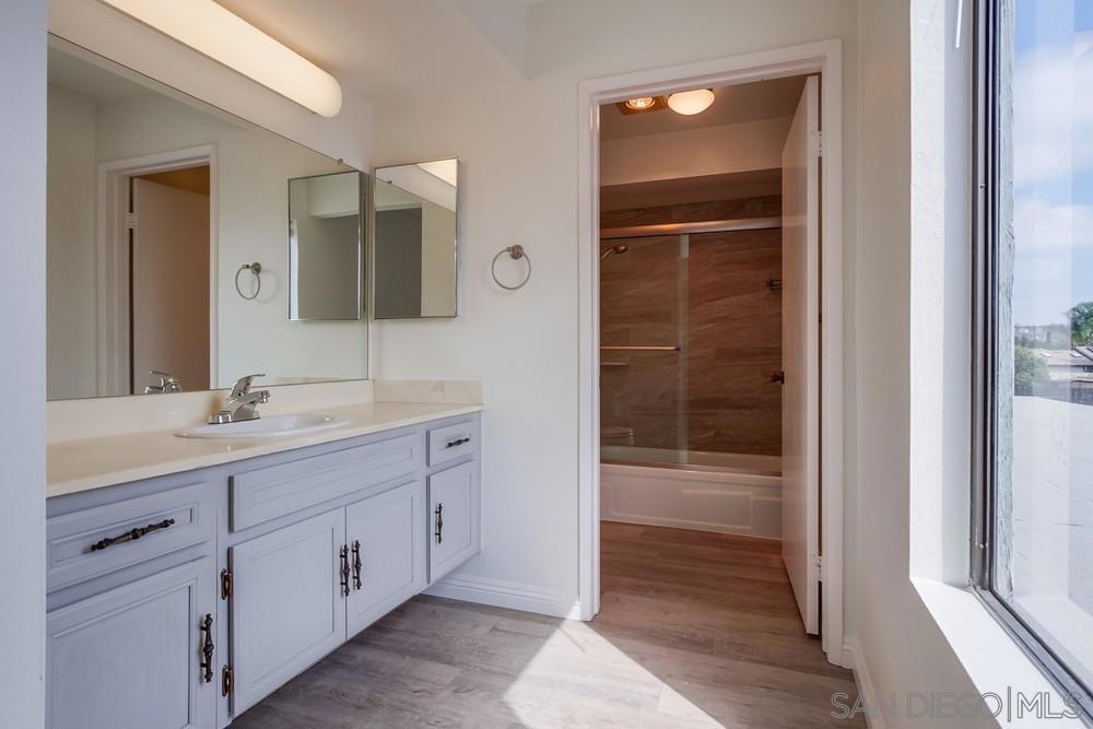 1030 Washington Ave - photo 8