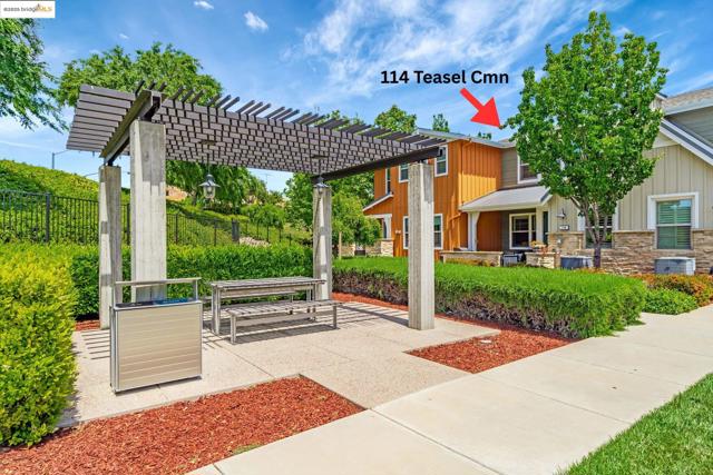 114 Teasel Cmn, Livermore CA: https://media.crmls.org/mediaz/50e78812-b74d-4ce3-9568-a77b0399d4eb.jpg