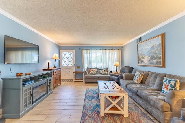 331 Rainier Way, Hemet CA: https://media.crmls.org/mediaz/50e80746-1697-4c6b-afba-17556493bb96.jpg