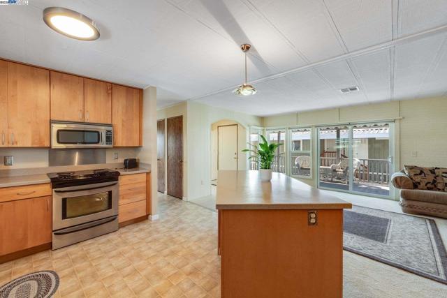 132 Jiminez, Hayward CA: https://media.crmls.org/mediaz/50e816b5-6557-4101-8101-0637324103c9.jpg