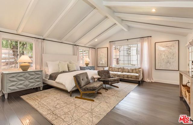 5840 Round Meadow Road, Hidden Hills CA: https://media.crmls.org/mediaz/50e84dfa-6481-4b34-9b94-466bf1244bd8.jpg