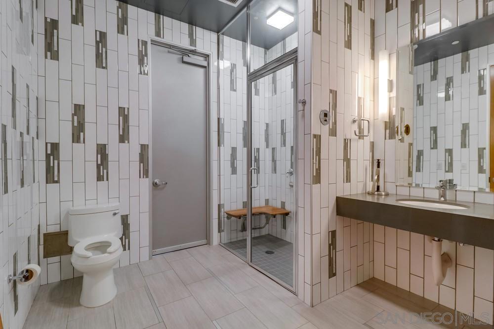 MLS #250032382SD img 17