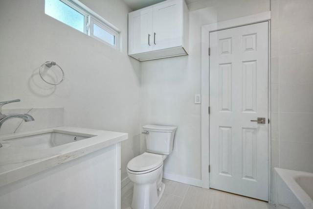 2680 L St, San Diego CA: https://media.crmls.org/mediaz/50e8adb4-207e-4838-a992-e7cb8449d413.jpg