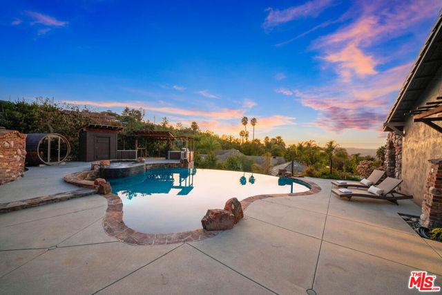 32070 Via Vera, Bonsall CA: https://media.crmls.org/mediaz/50e8c1a6-c47d-4777-9781-cb50fb86fa98.jpg