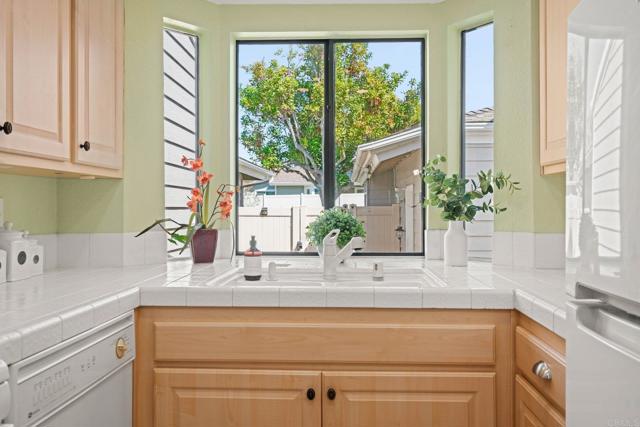 Detail Gallery Image 8 of 43 For 1015 Gleneagles Pl, Vista,  CA 92081 - 2 Beds | 2 Baths