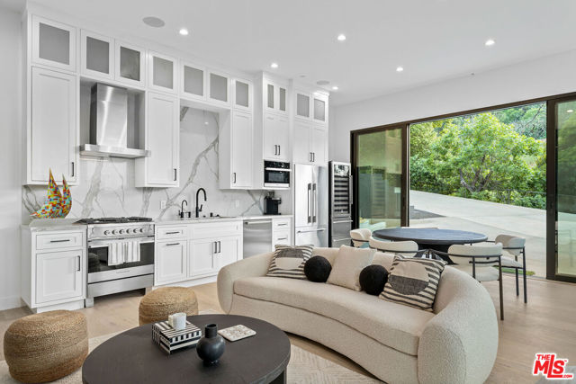 3140 Coldwater Canyon, Studio City CA: https://media.crmls.org/mediaz/50ea9c67-abb3-4a3f-a67d-1562fd3817eb.jpg