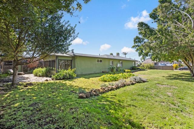 414 Vermont Avenue, Moss Beach CA: https://media.crmls.org/mediaz/50eb4b11-46e4-476e-8d62-93b0fc01bbe8.jpg
