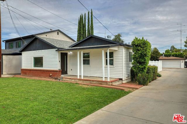 22717 Hatteras Street, Woodland Hills CA: https://media.crmls.org/mediaz/50eb646c-ea4c-447c-8377-4e4c3ee8f81f.jpg