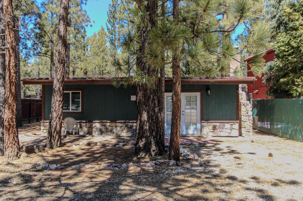 805 E Fairway Boulevard