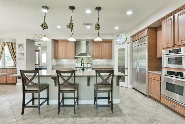 1932 Corte Cantanta, Chula Vista CA: https://media.crmls.org/mediaz/50ec460f-9785-4f81-ae60-29f8b08fdd13.jpg
