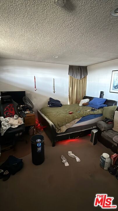 180 E Pepper Drive, Long Beach CA: https://media.crmls.org/mediaz/50ec588e-21db-4e18-b621-4bcc5a79f8c9.jpg