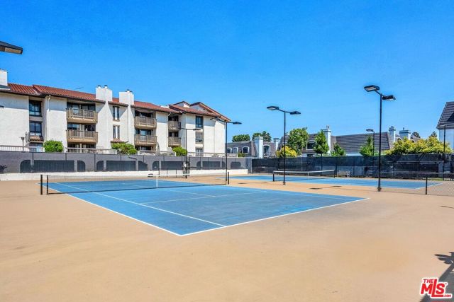 8600 Tuscany Avenue, Playa del Rey CA: https://media.crmls.org/mediaz/50ec6169-3787-48a5-8f9f-84b674d71c0d.jpg