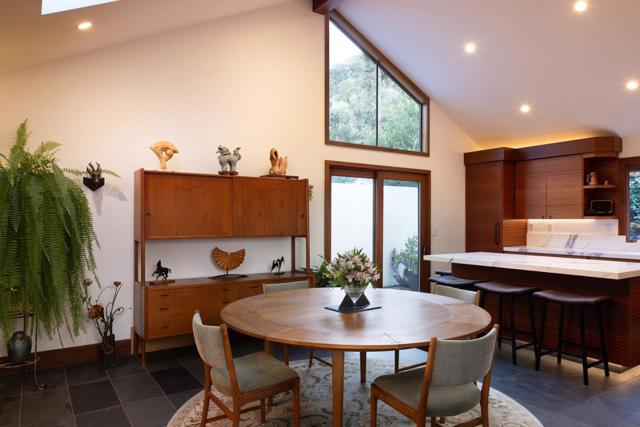 9563 Oak Court, Carmel CA: https://media.crmls.org/mediaz/50ec6eb1-73a2-45d5-99cf-51e8007d7924.jpg