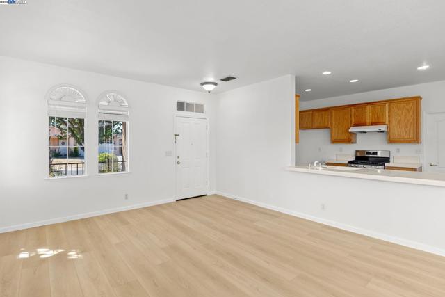 4 Mistyvale Ct, Sacramento CA: https://media.crmls.org/mediaz/50ece791-e3d6-401f-948f-2b5eedacd443.jpg