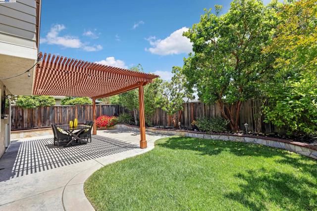 7777 Crossridge Rd, Dublin CA: https://media.crmls.org/mediaz/50ed236b-a9ca-447e-bac7-71401f2782e9.jpg
