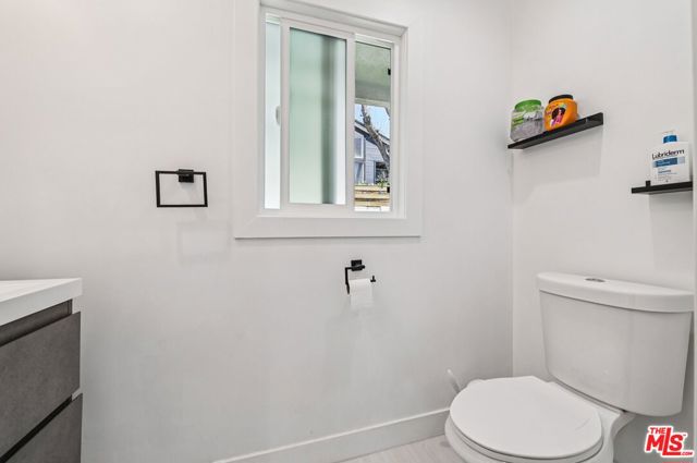 885 Kincaid Avenue, Inglewood CA: https://media.crmls.org/mediaz/50ed6748-699e-487a-86ed-17a68374e7f8.jpg