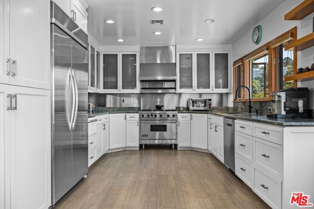 13201 Cheltenham Drive, Sherman Oaks CA: https://media.crmls.org/mediaz/50edc3ff-6c15-446e-afdb-ceae2c3dfa49.jpg