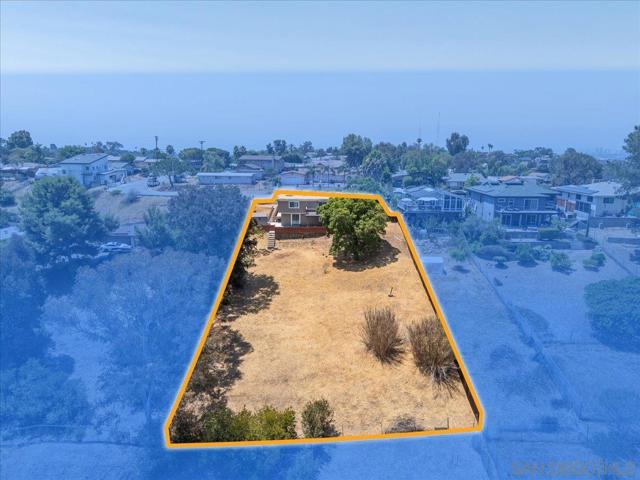 2035 Paradise St, San Diego CA: https://media.crmls.org/mediaz/50edfee6-2a20-4990-a19c-19614250c08e.jpg
