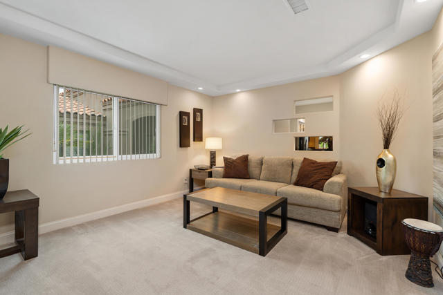 38678 Dahlia Way, Palm Desert CA: https://media.crmls.org/mediaz/50eeb43b-b42c-4328-92de-ed9c8ede05e9.jpg