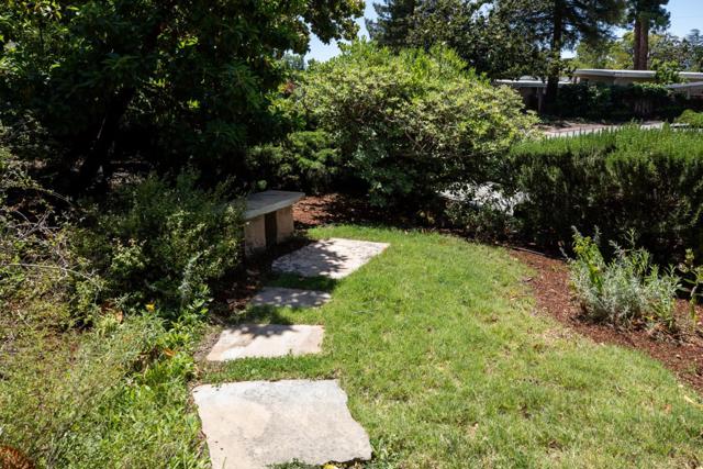 86 Roosevelt Circle, Palo Alto CA: https://media.crmls.org/mediaz/50eec09e-7c32-40bf-a897-eac02bc479be.jpg