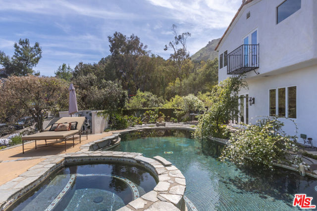 23407 W Copacabana Street, Malibu CA: https://media.crmls.org/mediaz/50ef4aa4-bd66-46f2-b712-825ec34c6811.jpg
