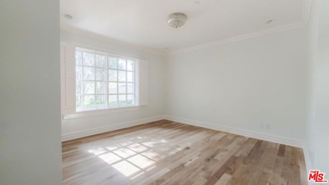 10900 Terryview Drive, Studio City CA: https://media.crmls.org/mediaz/50efbf48-f826-4c50-86f5-c3b91912327b.jpg