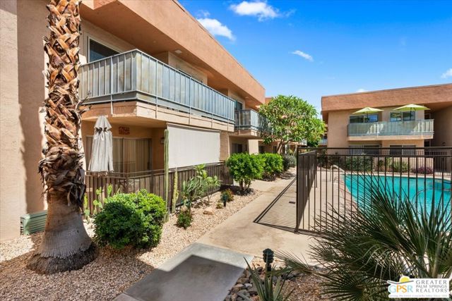 400 N Sunrise Way, Palm Springs CA: https://media.crmls.org/mediaz/50efc5a6-18e3-4bcc-bad5-dc5e8f7c7290.jpg