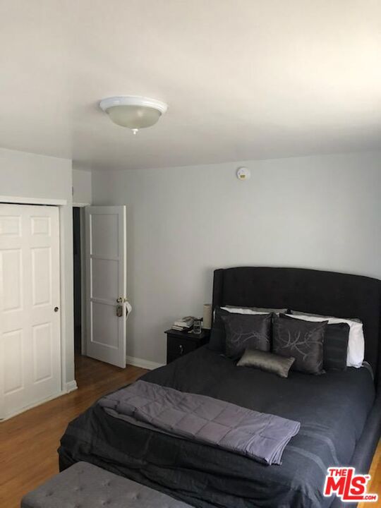 127 N Clark Drive, Beverly Hills CA: https://media.crmls.org/mediaz/50f0550e-9dda-4580-9cab-deac32f29f13.jpg