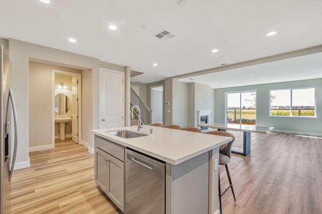 533 Kingbird Circle, Vacaville CA: https://media.crmls.org/mediaz/50f06465-997b-484a-87b0-b0d116bf23a8.jpg