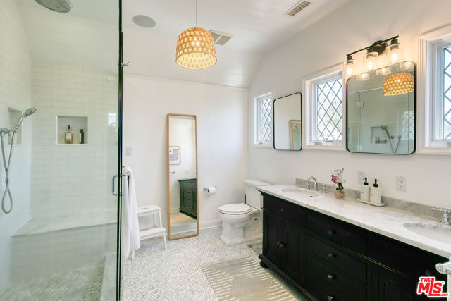 10736 Le Conte Avenue, Los Angeles CA: https://media.crmls.org/mediaz/50f0d2d1-0916-4f2b-afe2-074278e85dee.jpg