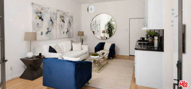 504 FOOTHILL Road, Beverly Hills CA: https://media.crmls.org/mediaz/50f1b14c-e1c3-441c-b0a8-03374b2c497f.jpg