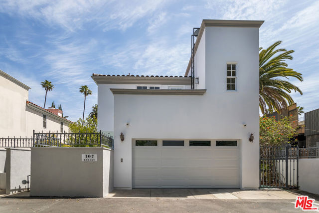 107 N Doheny Drive, Beverly Hills CA: https://media.crmls.org/mediaz/50f20ea6-0dc4-4d5d-a672-e96456937197.jpg