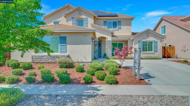719 Jennifer St, Brentwood CA: https://media.crmls.org/mediaz/50f2bca4-e3d4-4bbd-a153-f64a2a44fba9.jpg