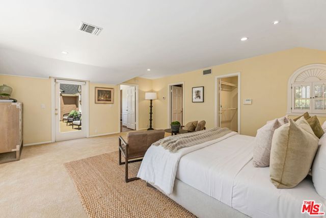 1376 San Ysidro Drive, Beverly Hills CA: https://media.crmls.org/mediaz/50f303ad-5c62-401c-8abb-702baaaff0e8.jpg