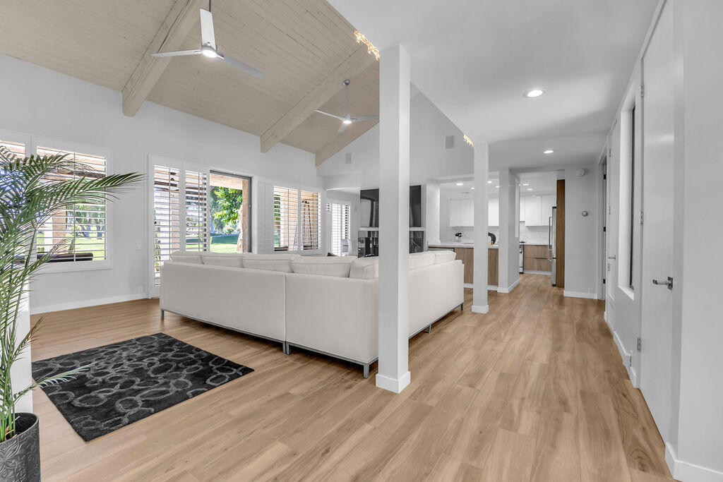 https://media.crmls.org/mediaz/50f325fd-6d7b-4653-9d5e-8c0e365a3097.jpg?preset=X-Large