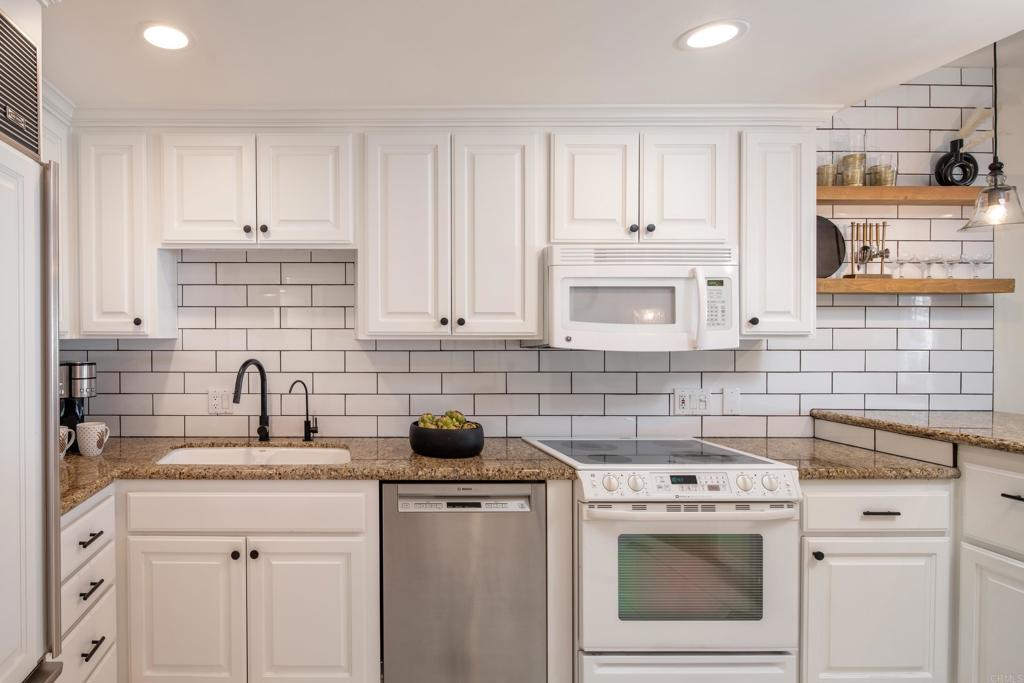 2005 Costa Del Mar Road - photo 14