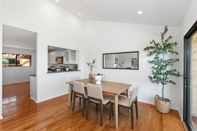 6635 Caminito Scioto, La Jolla CA: https://media.crmls.org/mediaz/50f33d6e-bf68-4283-a8ee-7212248ad338.jpg