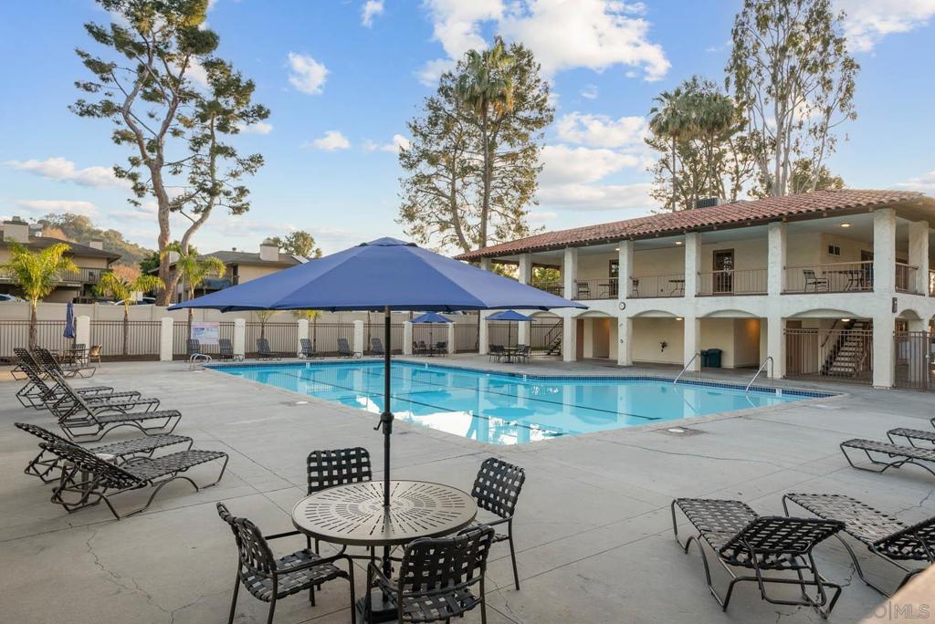 https://media.crmls.org/mediaz/50f3bbc3-fab7-4956-9287-608d4326f2d2.jpg?preset=X-Large