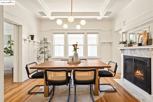 428 Cavour St, Oakland CA: https://media.crmls.org/mediaz/50f41dad-fc7f-4e1f-9380-a34011e01268.jpg
