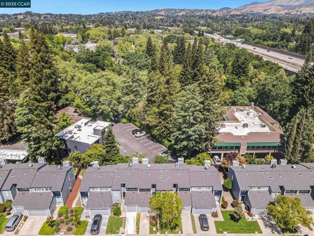 239 Ashley Cir, Danville CA: https://media.crmls.org/mediaz/50f434ef-617c-4c3a-a43f-08913b11d781.jpg