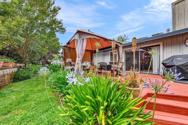 22 Cobblestone Ct, San Ramon CA: https://media.crmls.org/mediaz/50f48c4e-f4cd-4b1b-a296-b9a5c8652b6a.jpg